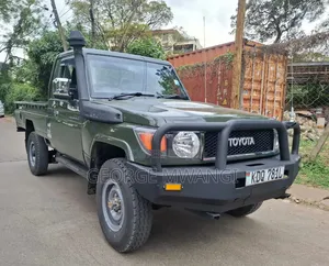 Toyota Land Cruiser 2013 Green
