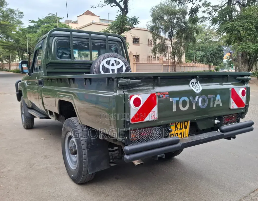 Toyota Land Cruiser 2013 Green