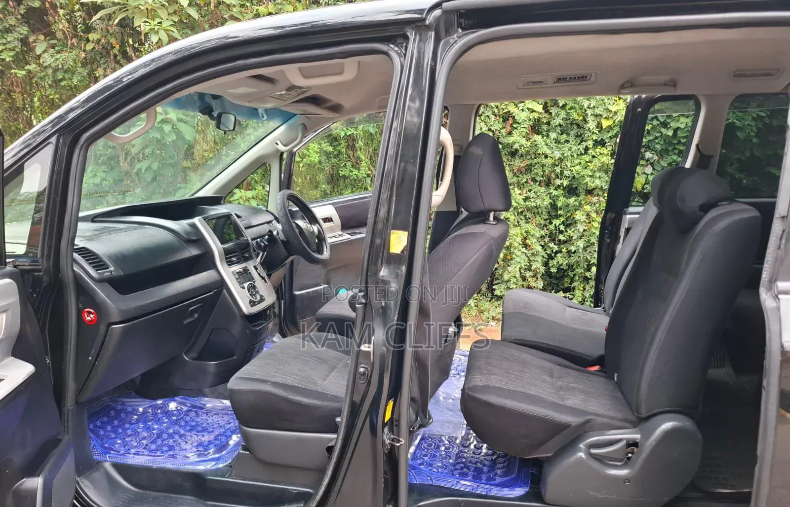 Toyota Noah 2013 Silver