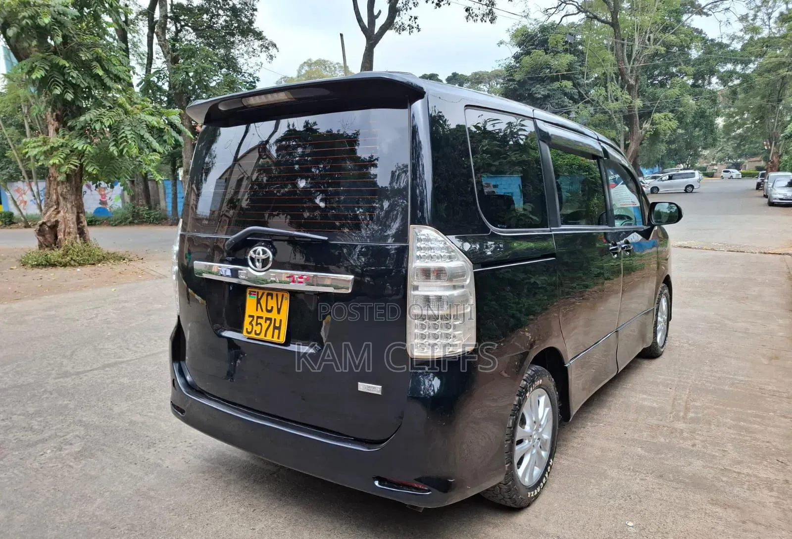 Toyota Noah 2013 Silver