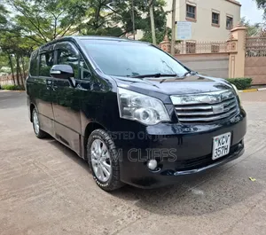 Toyota Noah 2013 Silver
