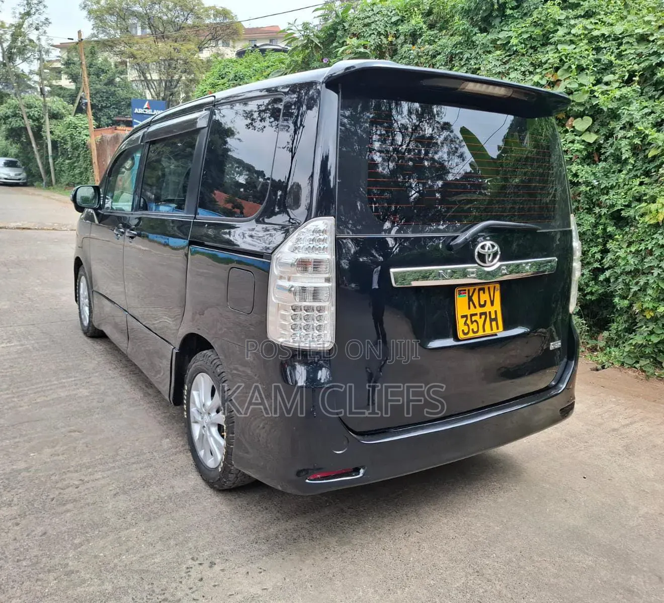 Toyota Noah 2013 Silver