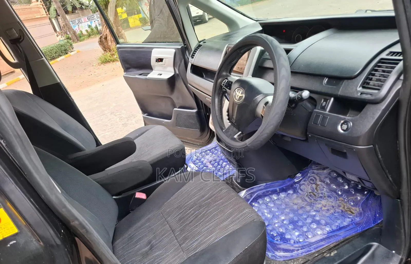 Toyota Noah 2013 Silver