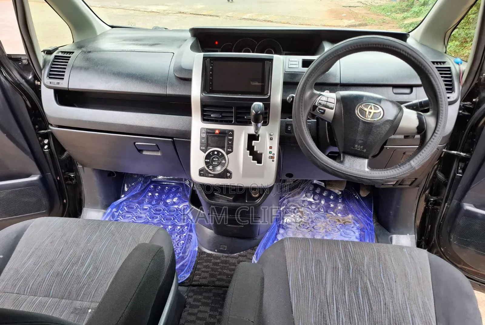 Toyota Noah 2013 Silver