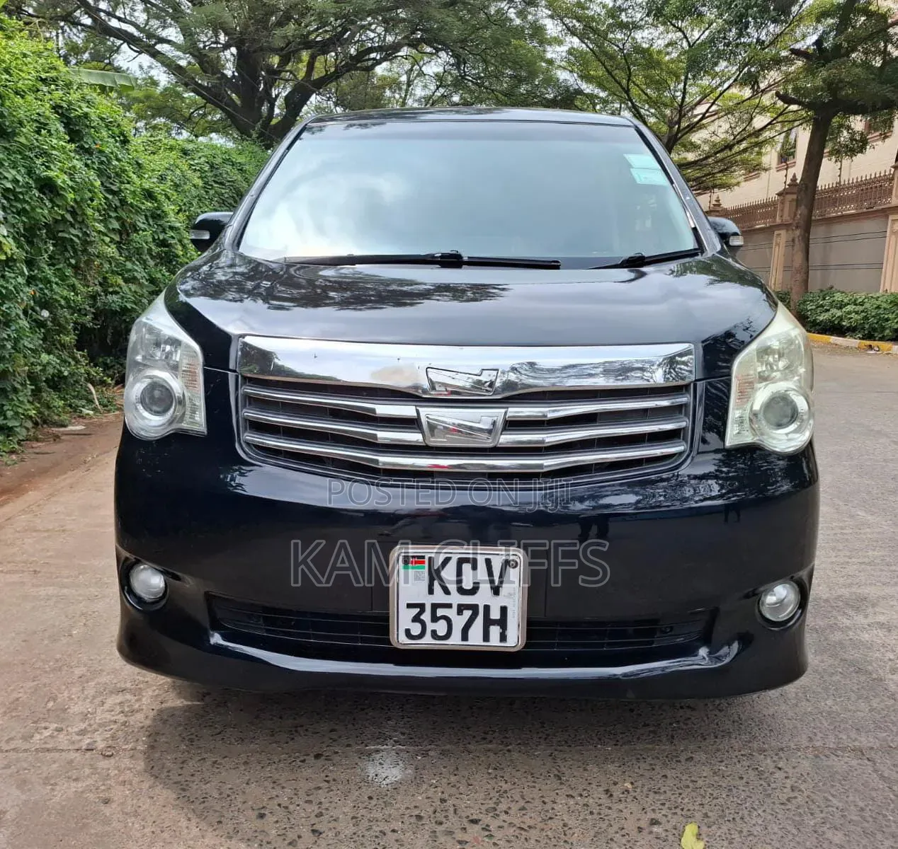 Toyota Noah 2013 Silver