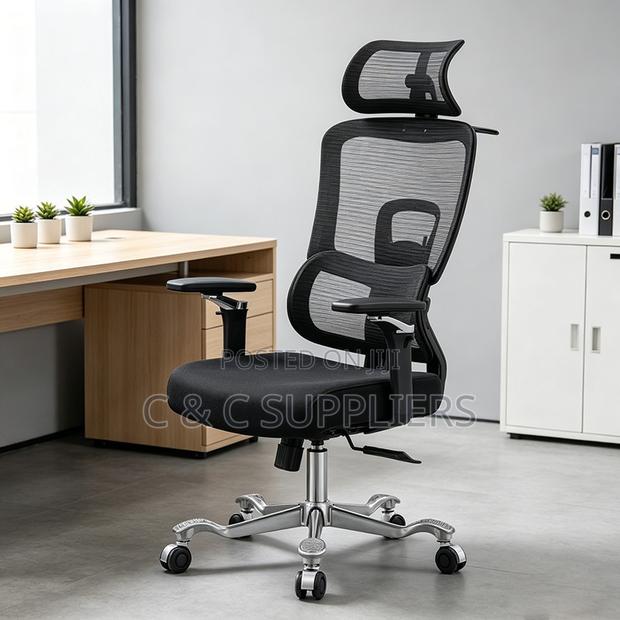 Ergonomic High Back Swivel Seat. - thumbnail 2