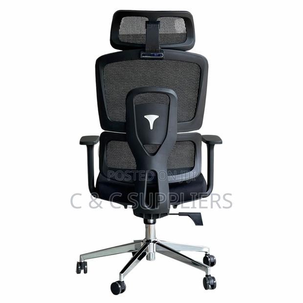 Ergonomic High Back Swivel Seat. - thumbnail 3