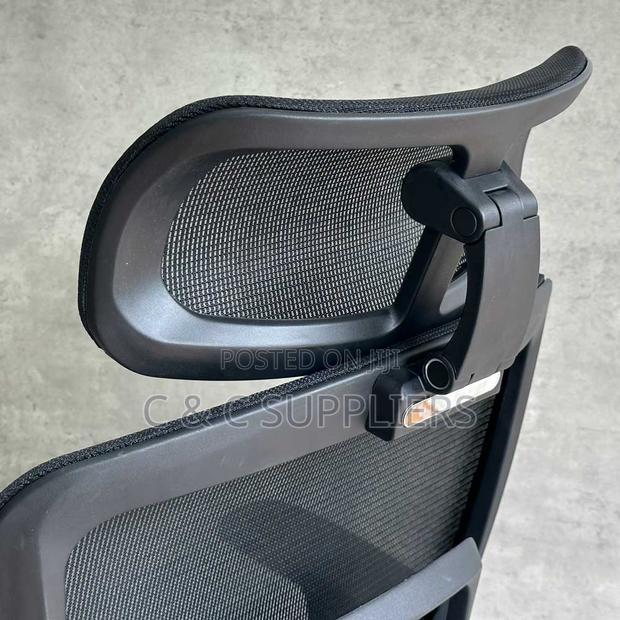 Ergonomic High Back Swivel Seat. - thumbnail 4