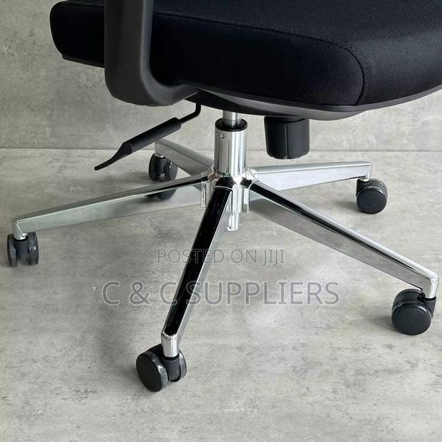 Ergonomic High Back Swivel Seat. - thumbnail 8