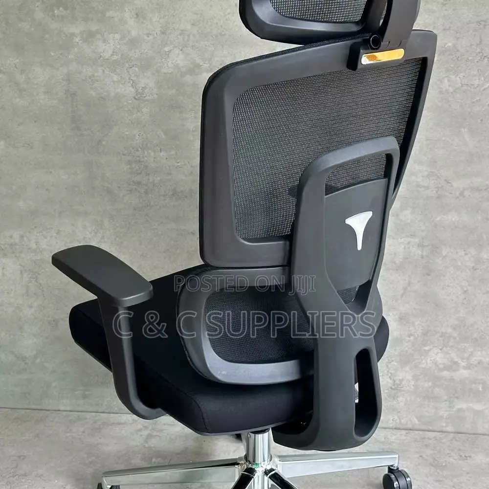 Ergonomic High Back Swivel Seat.