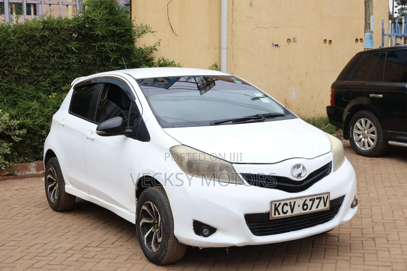 Toyota Vitz 2012 White