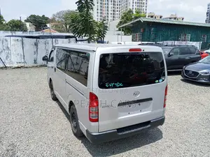 Toyota HiAce 2019 Silver