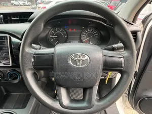 Toyota Hilux 2019 White