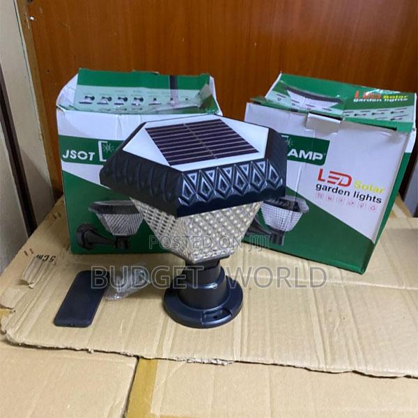 Solar Fence Gate Pillar Lamp – Multi-Color Outdoor Lighting