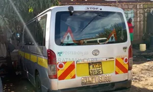 Toyota HiAce 2011 Silver