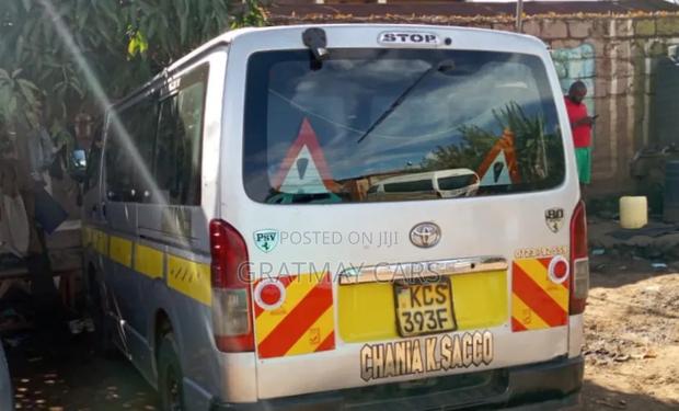 Toyota HiAce 2011 Silver - thumbnail 2
