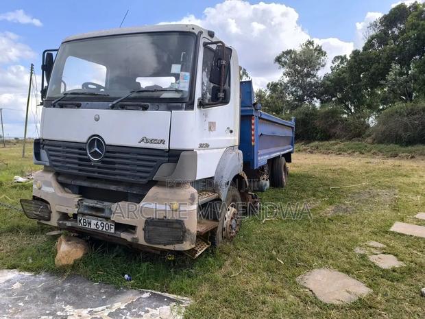 Benz 3235 Double Steering Tipper.