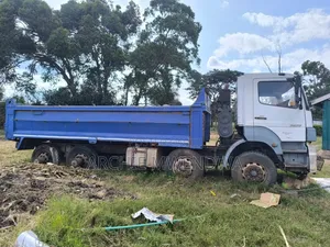 Benz 3235 Double Steering Tipper.