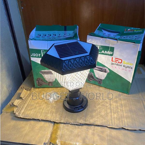 Solar Powered Gate Pillar Light – Elegant Outdoor Decoration