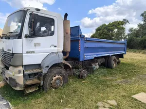 Benz 3235 Double Steering Tipper.