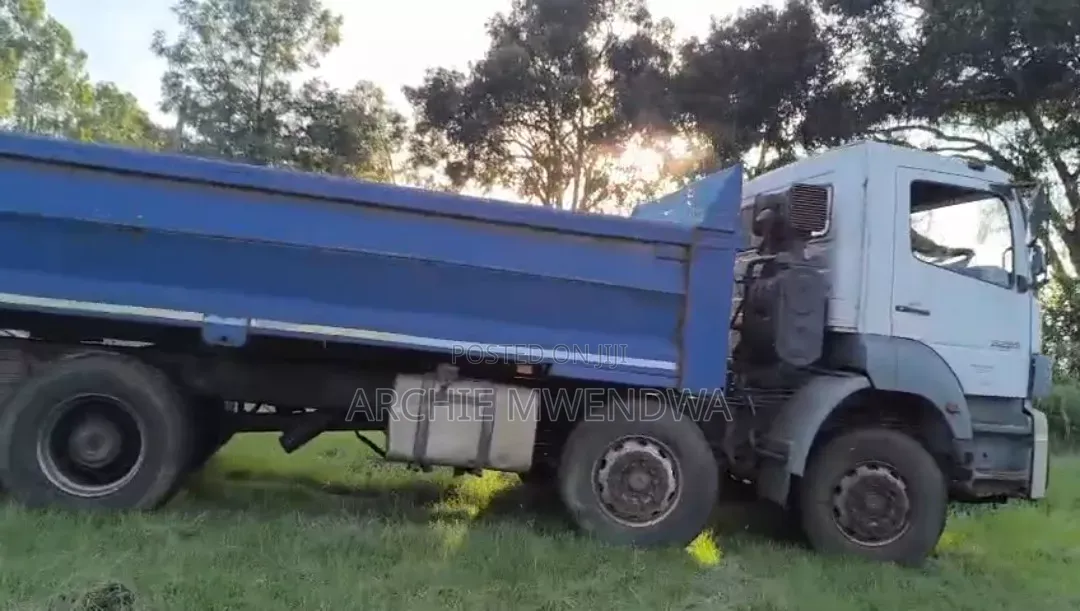 Benz 3235 Double Steering Tipper.