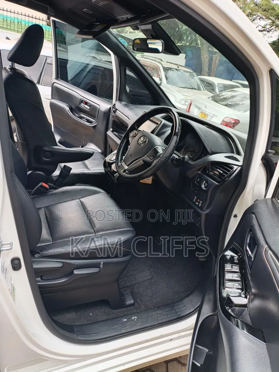 Toyota Esquire 2018 White