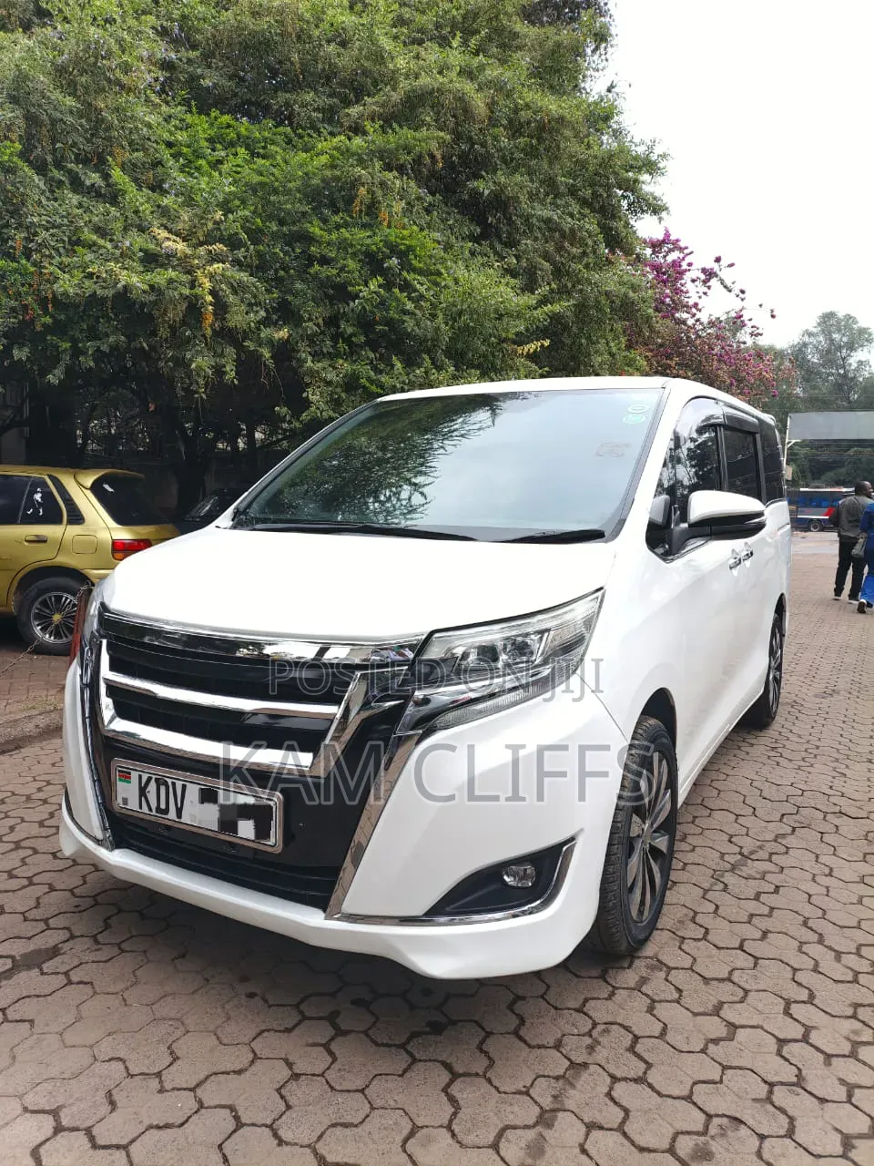 Toyota Esquire 2018 White