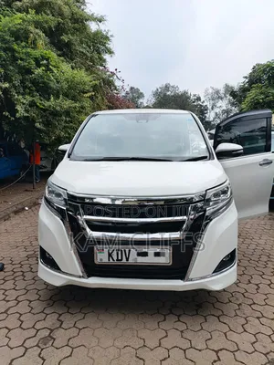 Toyota Esquire 2018 White