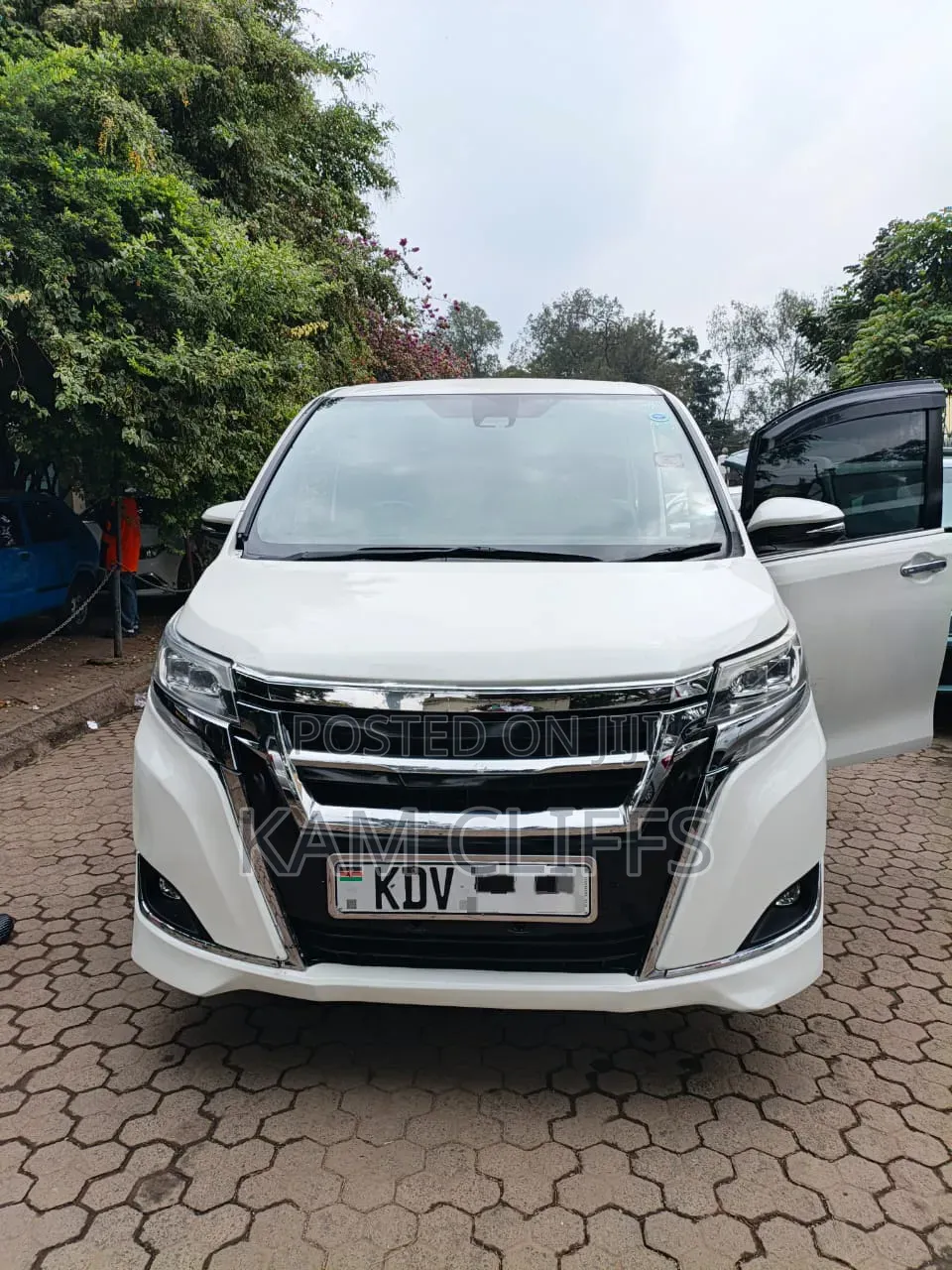 Toyota Esquire 2018 White