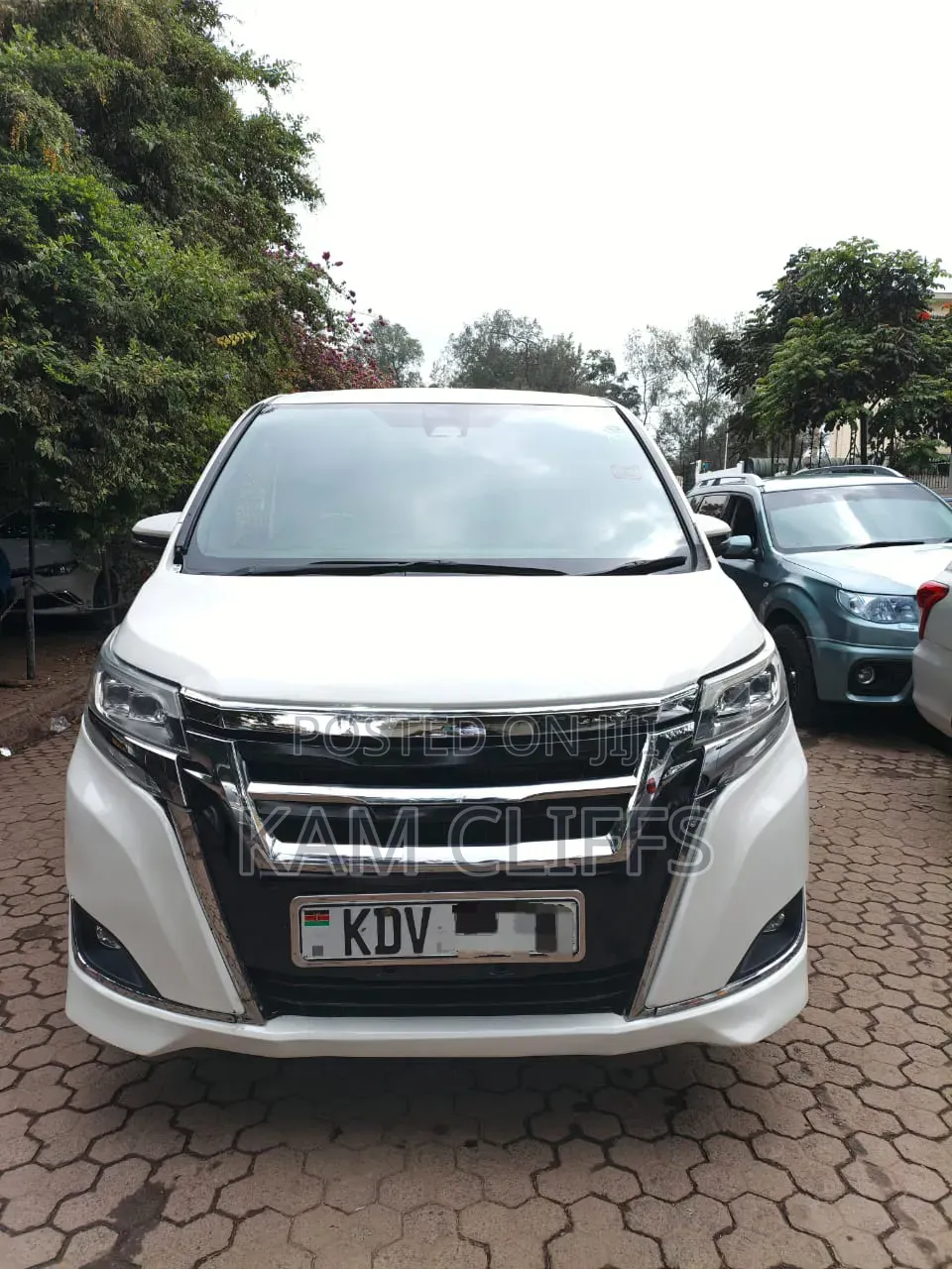 Toyota Esquire 2018 White