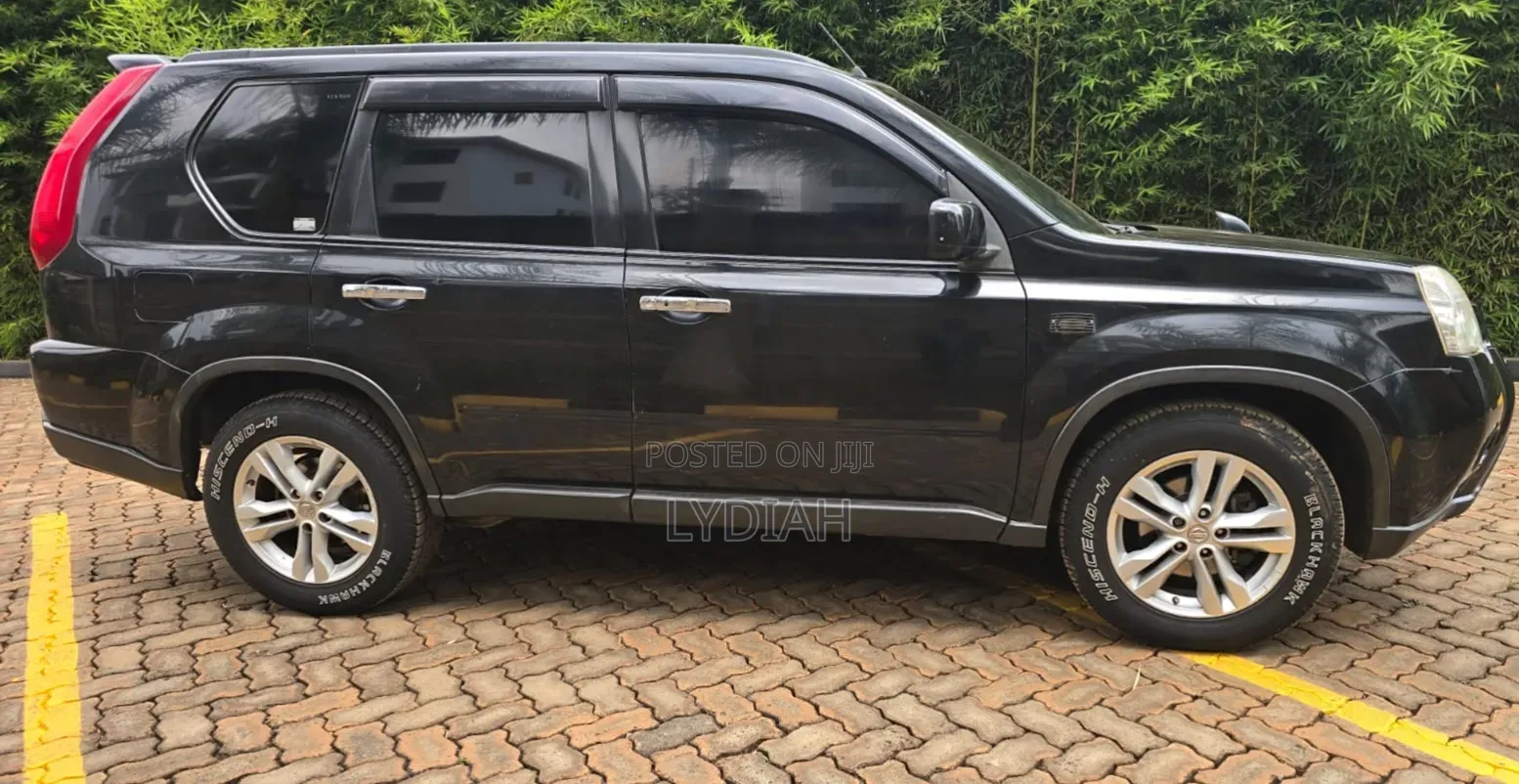 Nissan X-Trail 2012 Black