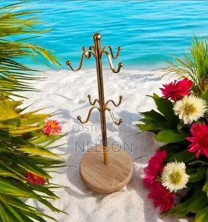 8 Slots Golden Cup Stand On A Bamboo Base
