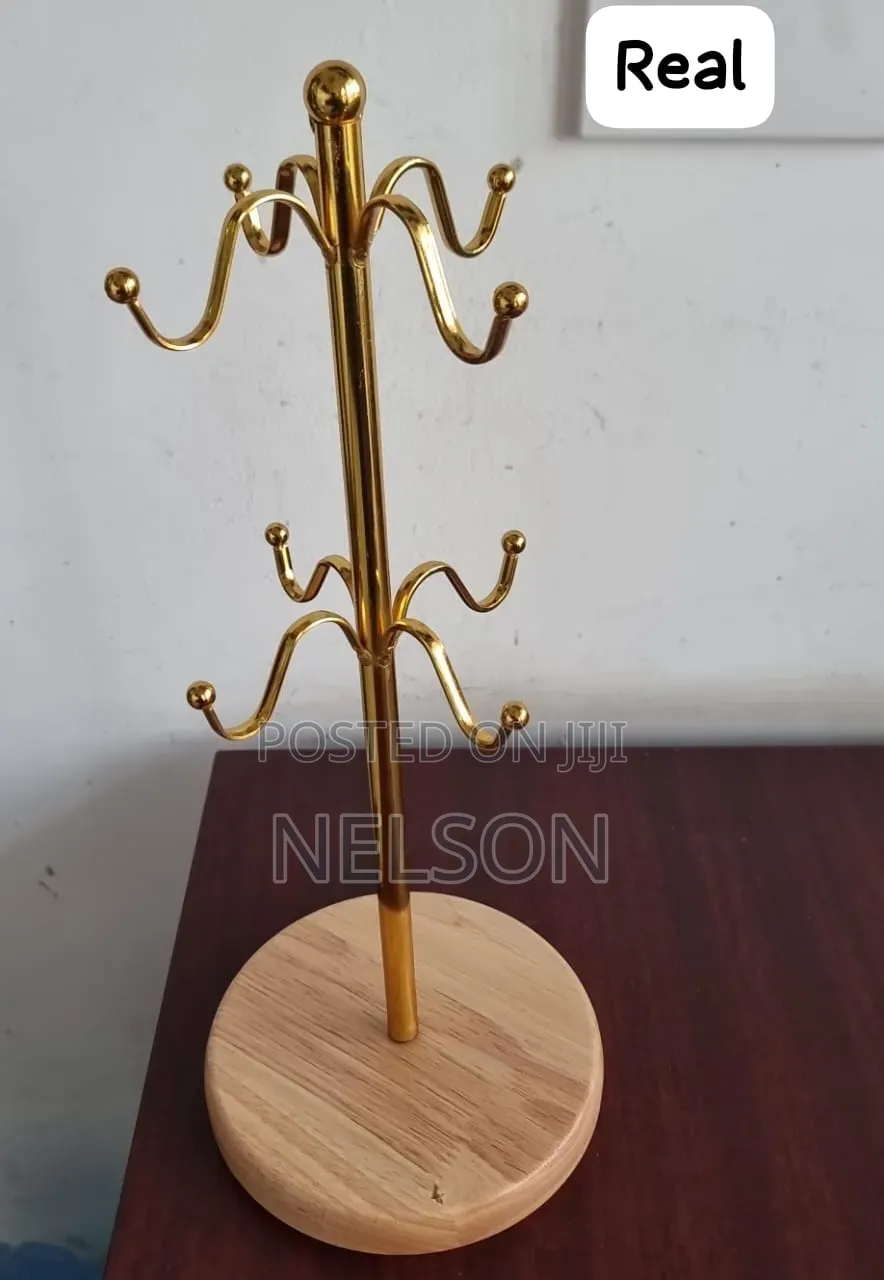8 Slots Golden Cup Stand On A Bamboo Base