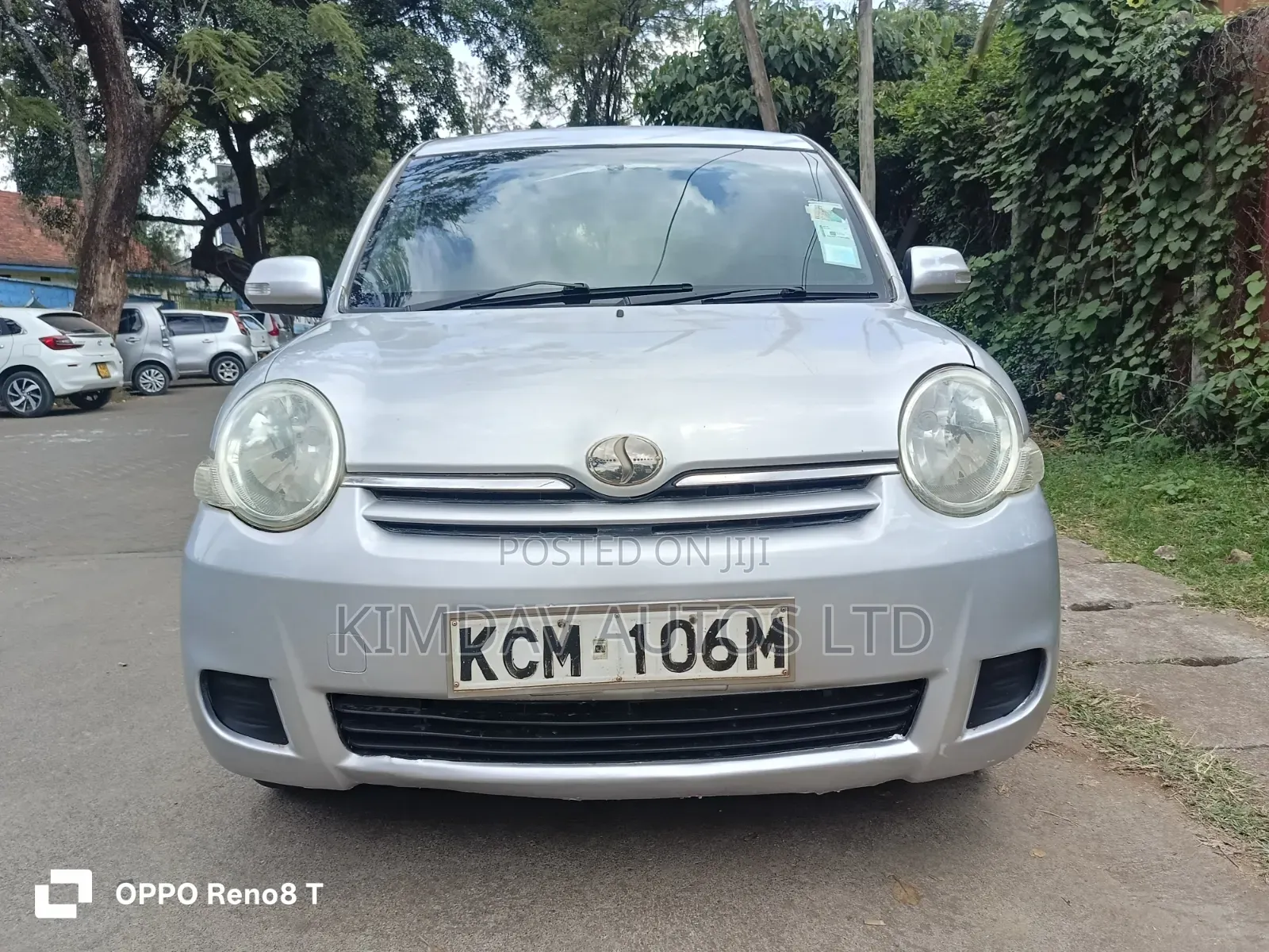 Toyota Sienta 2010 Silver