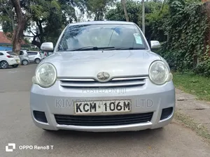 Toyota Sienta 2010 Silver