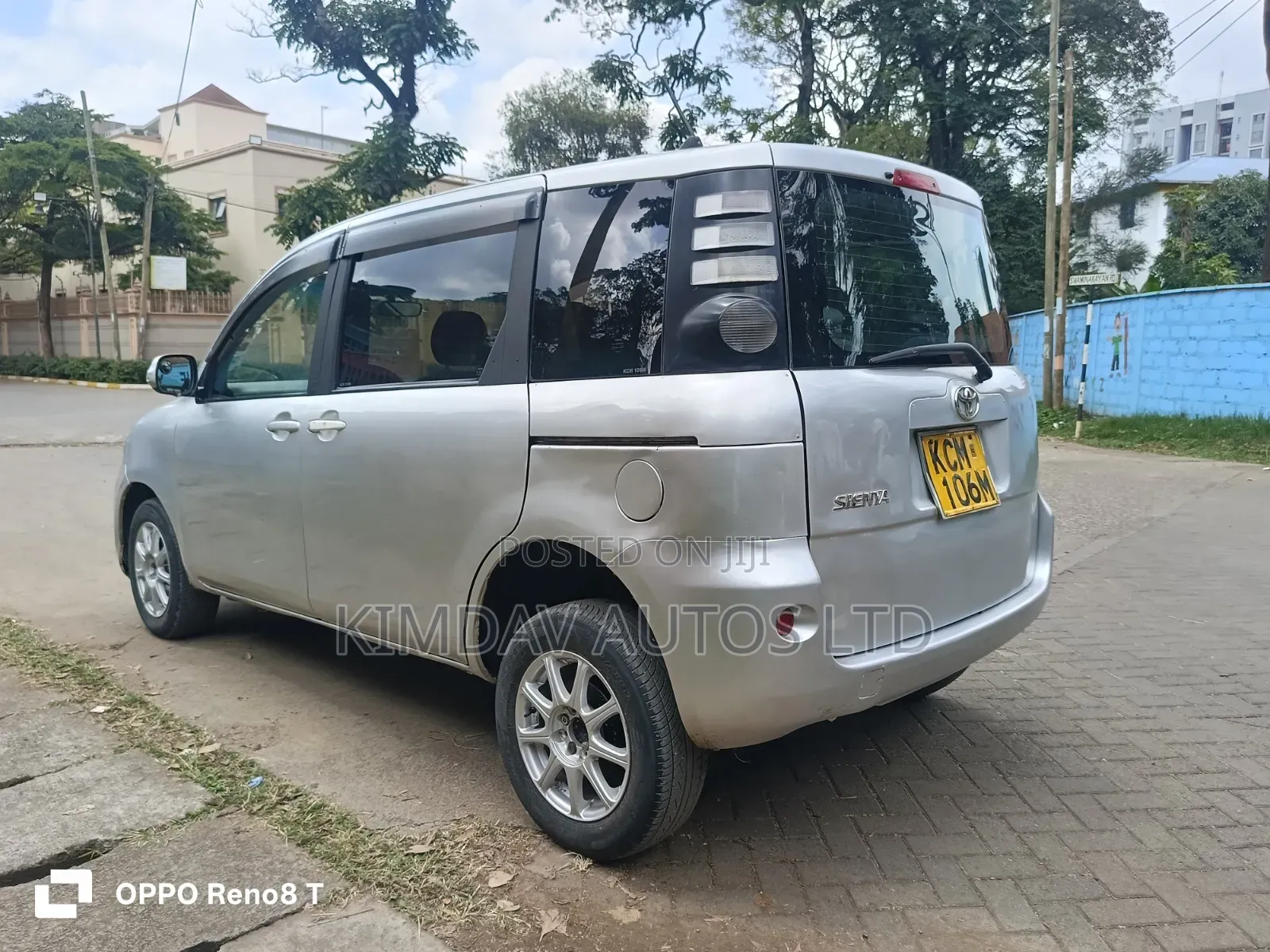 Toyota Sienta 2010 Silver