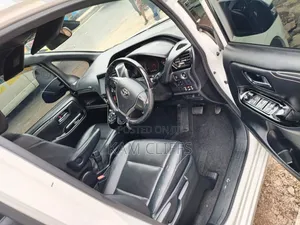 Toyota Esquire 2018 Off white