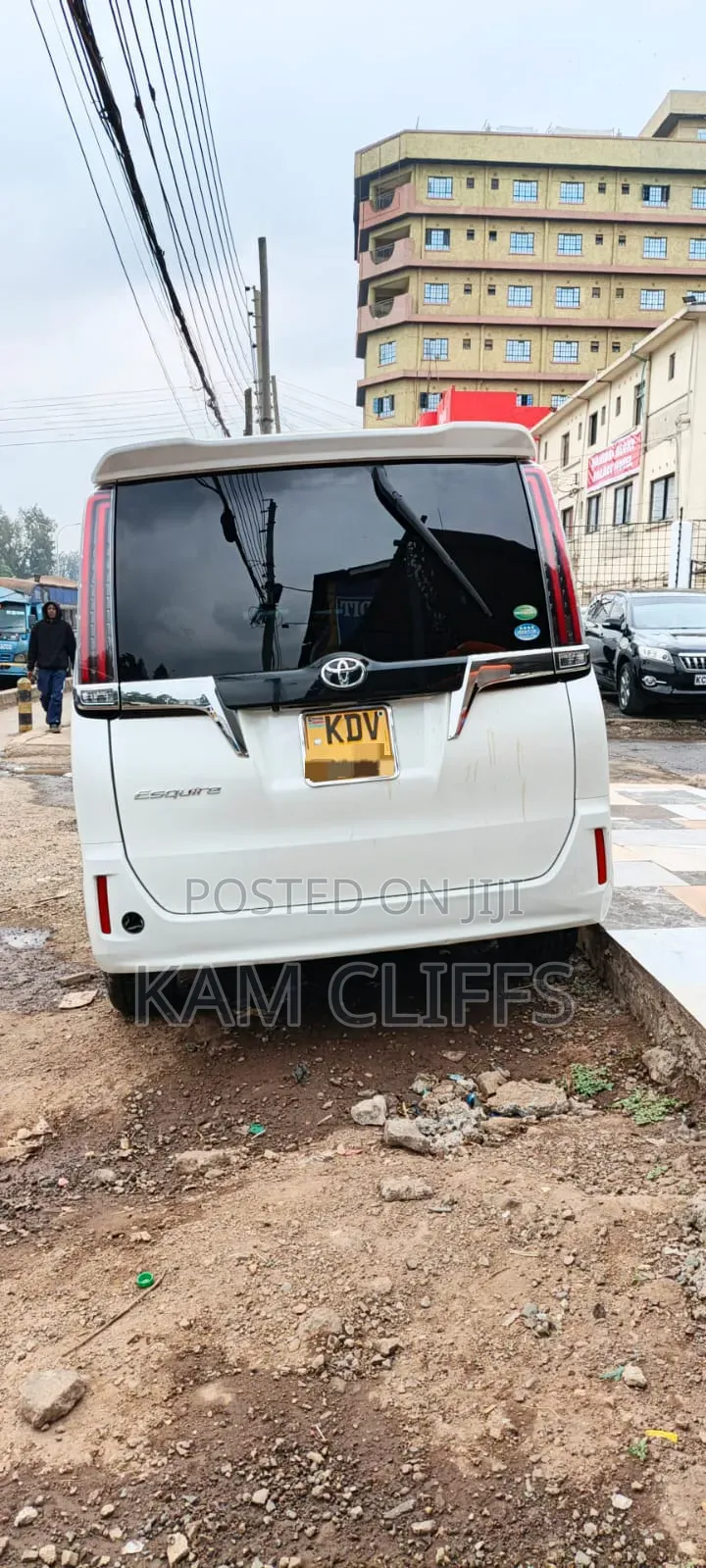 Toyota Esquire 2018 Off white