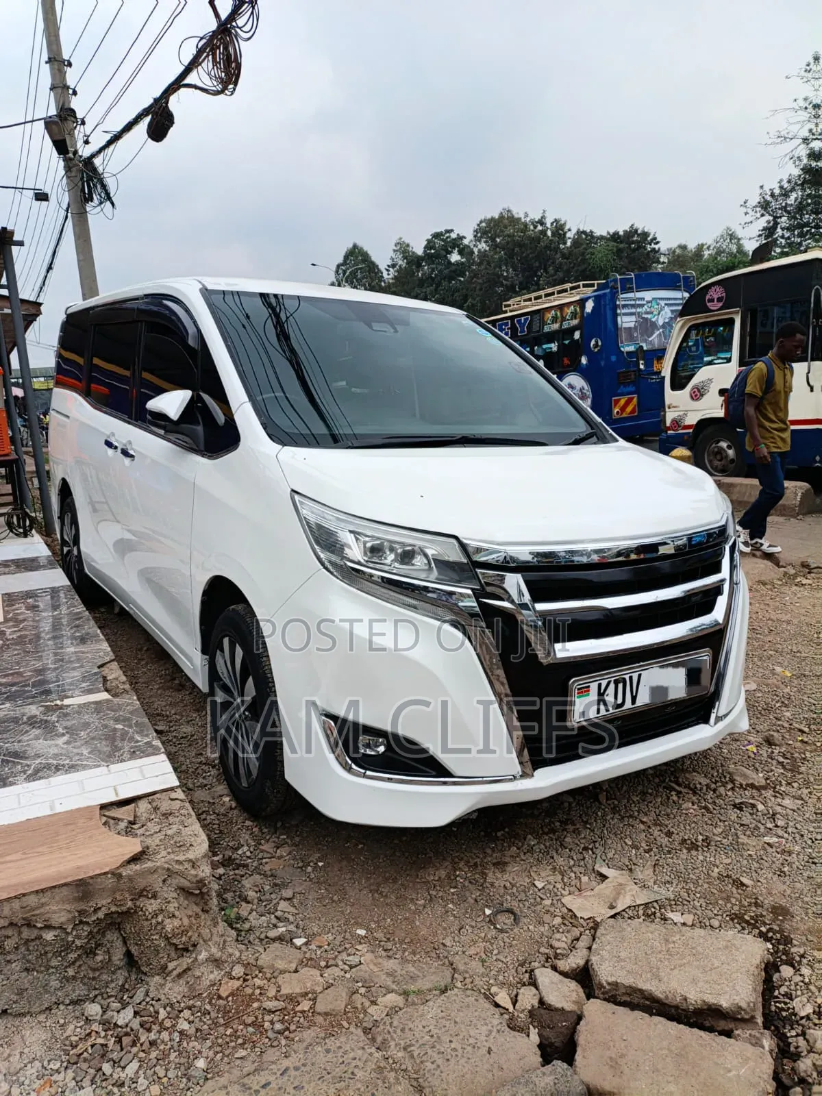 Toyota Esquire 2018 Off white