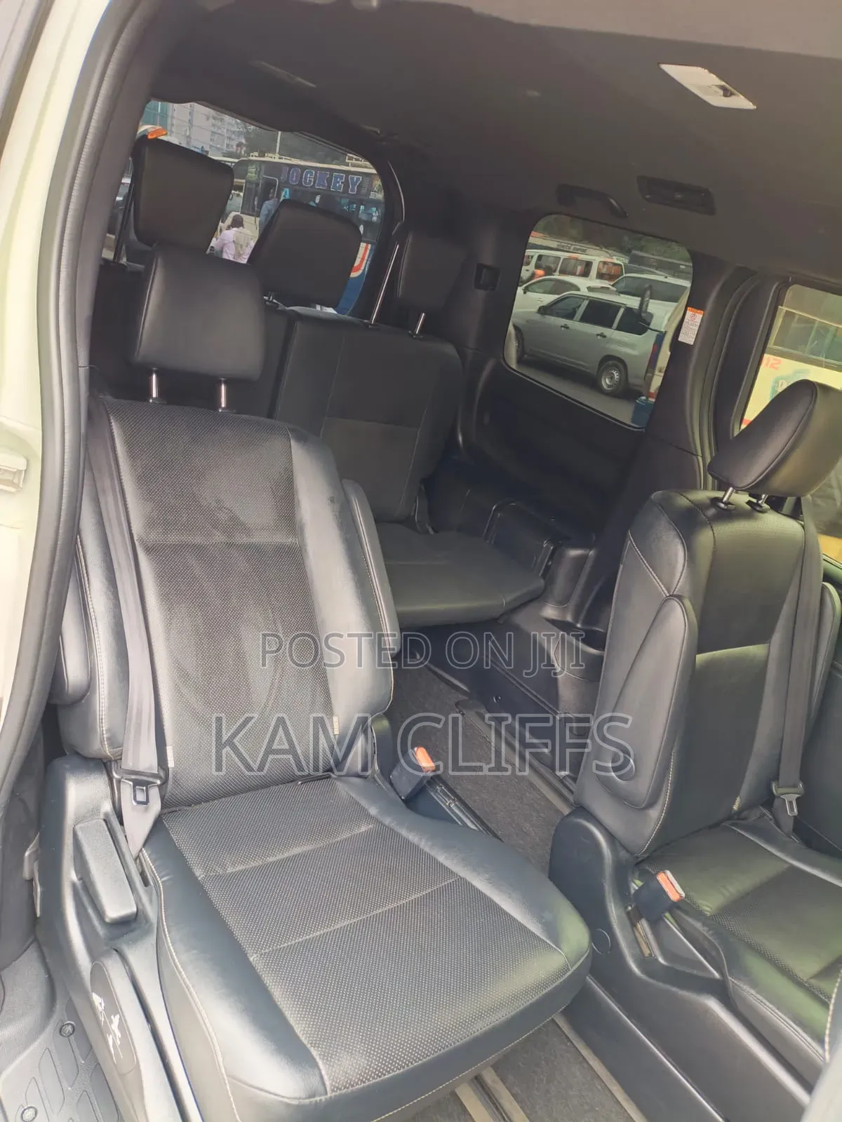 Toyota Esquire 2018 Off white