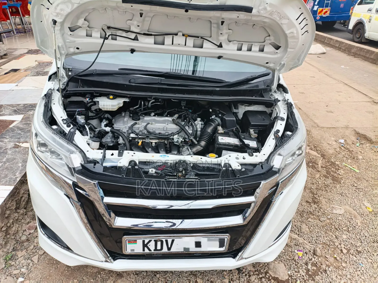 Toyota Esquire 2018 Off white