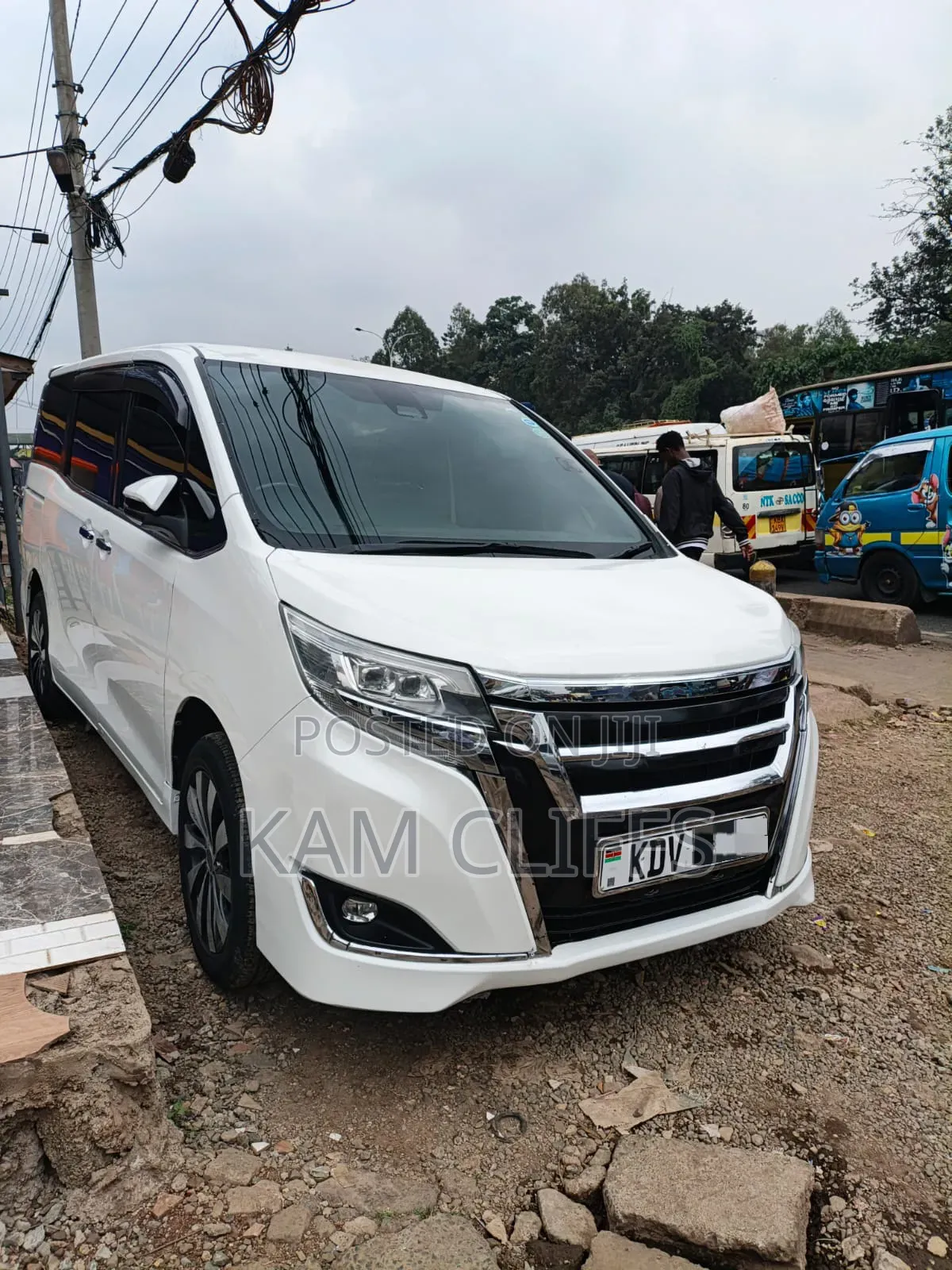 Toyota Esquire 2018 Off white