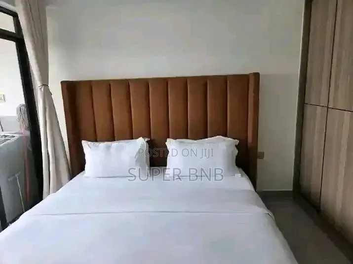 Airbnb Apartment Is Located Near Valley Arcade.