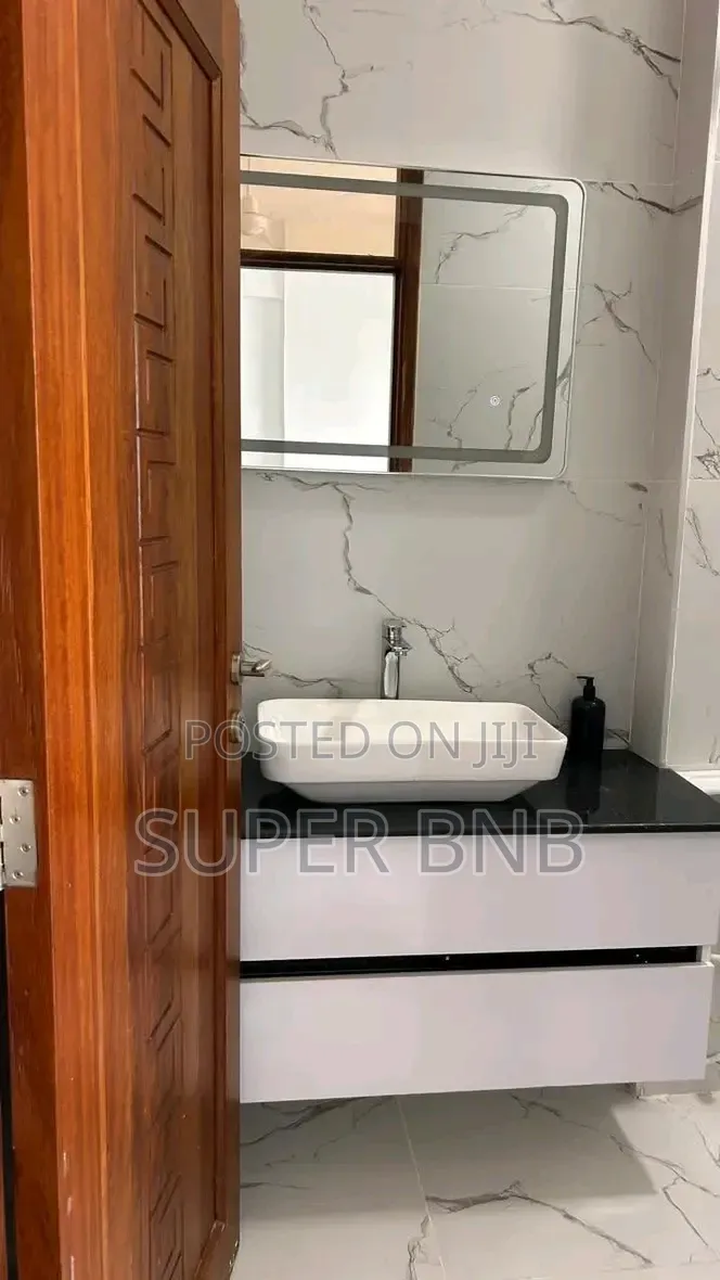 Stunning 1 Bedroom Airbnb Apartment in Westlands Nairobi Sarit Centre