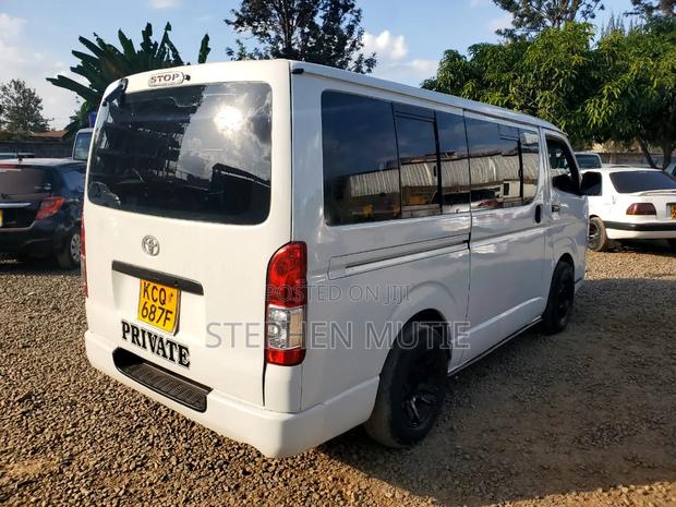 Toyota HiAce 2011 White - thumbnail 2