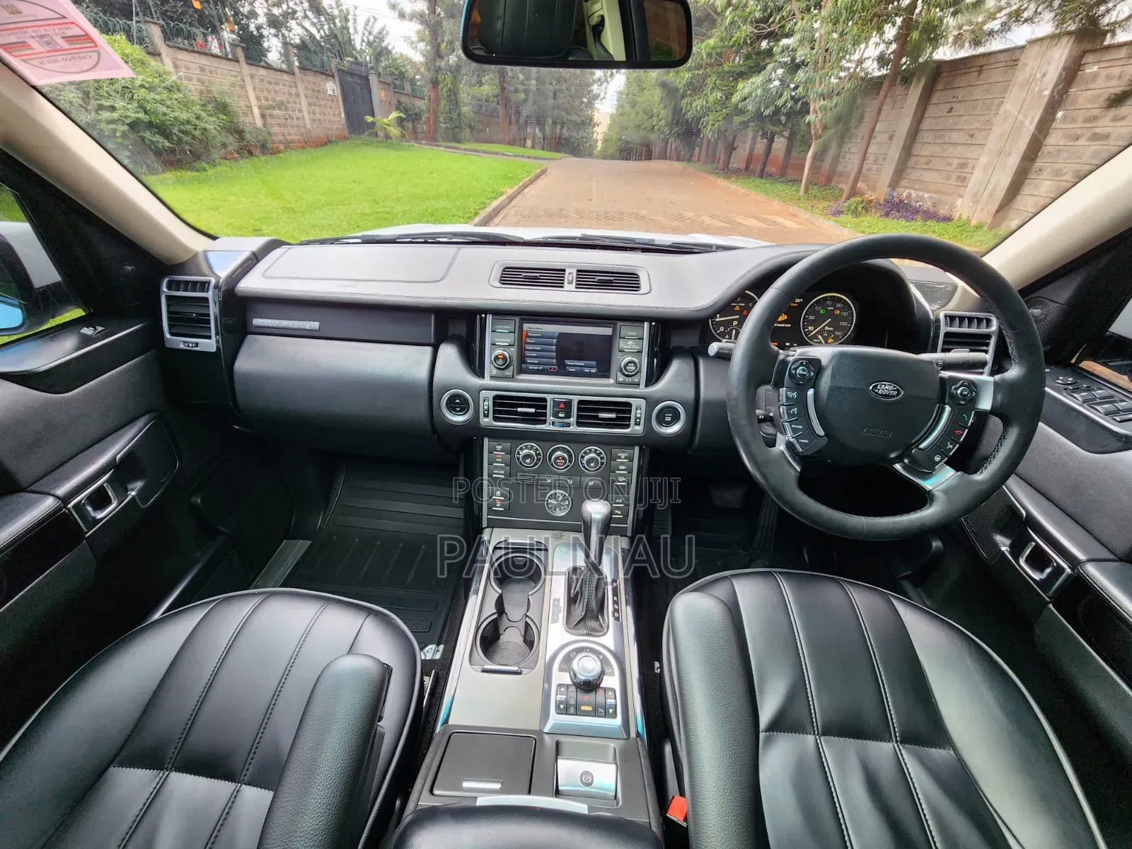 Land Rover Discovery 2010 White