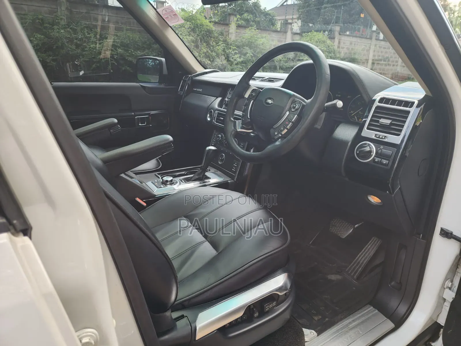 Land Rover Discovery 2010 White