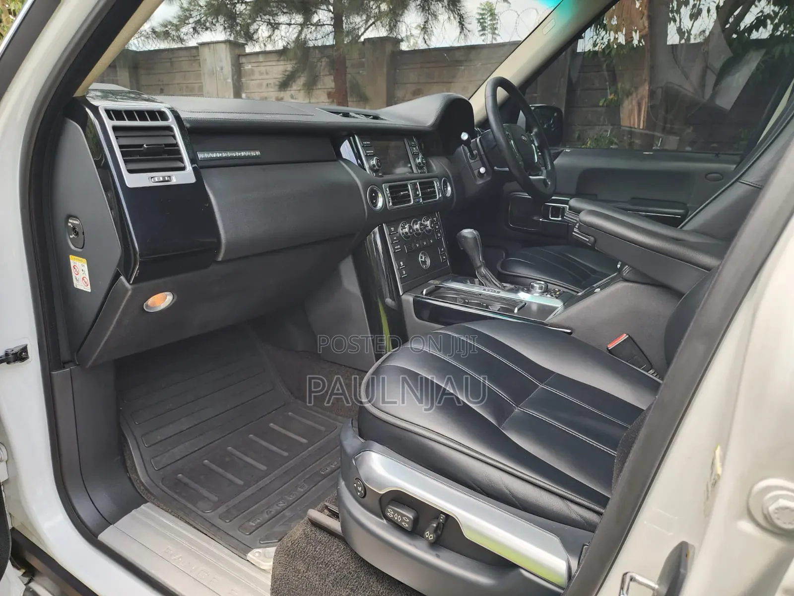 Land Rover Discovery 2010 White