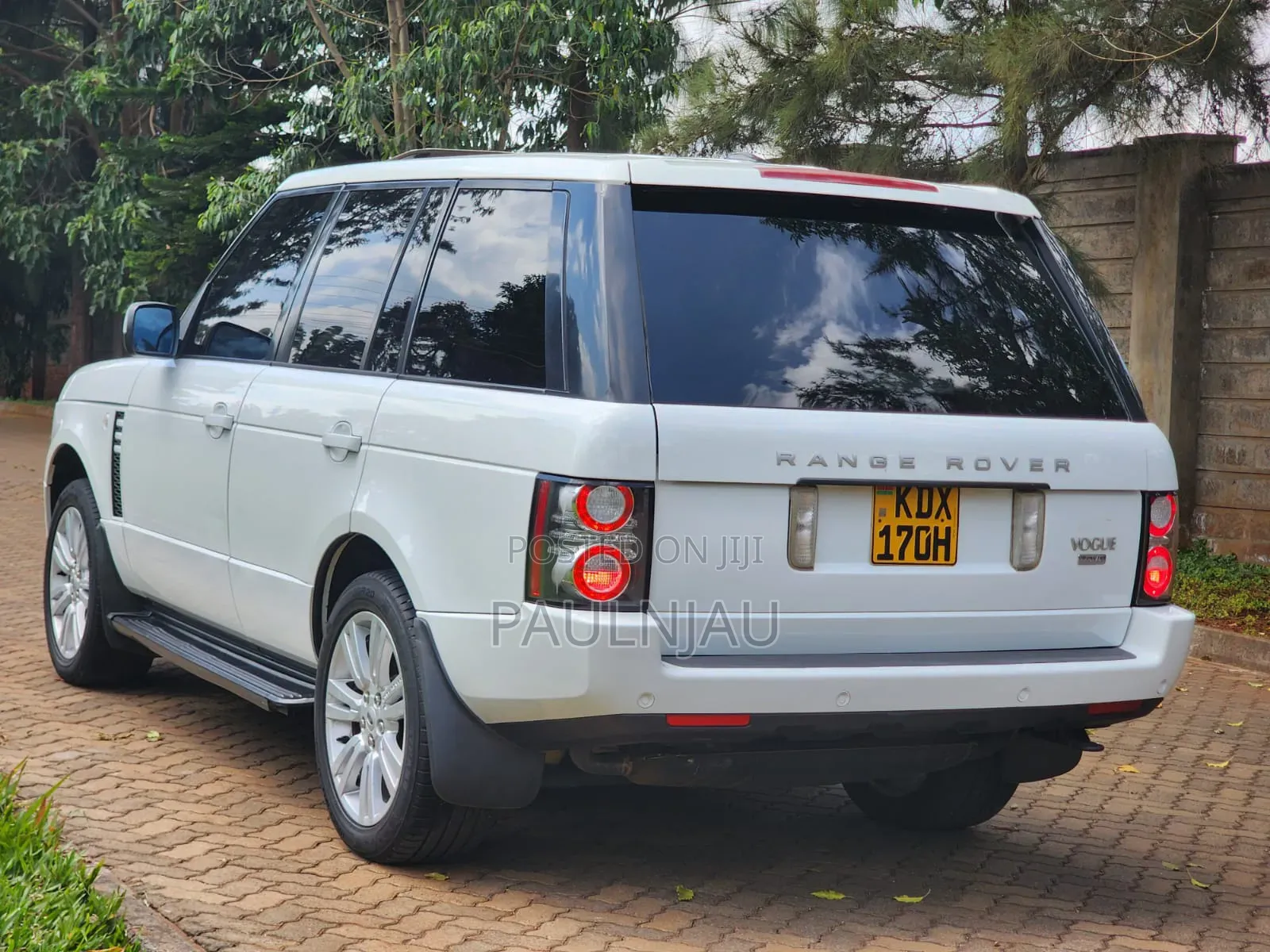 Land Rover Discovery 2010 White