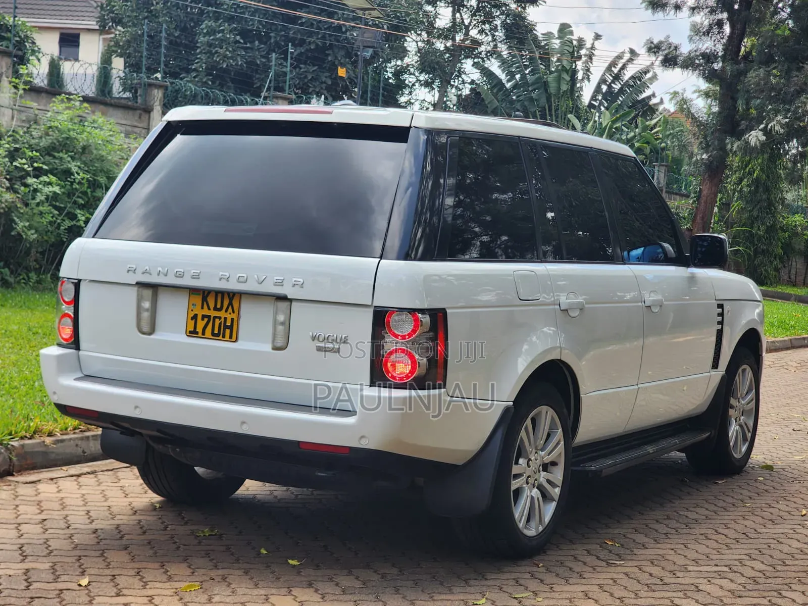 Land Rover Discovery 2010 White